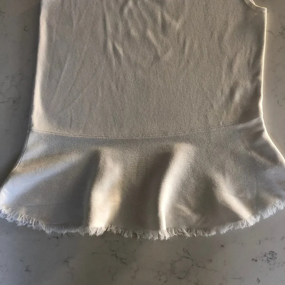 Theory Briselle Prosecco Sleeveless Crew Neck Asymetrical Knit Top White Sz M - Picture 3 of 12